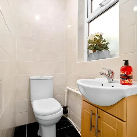 Villa Harborne House, Perfect For Contractors & Families, Sleeps 8 à Birmingham Extérieur photo