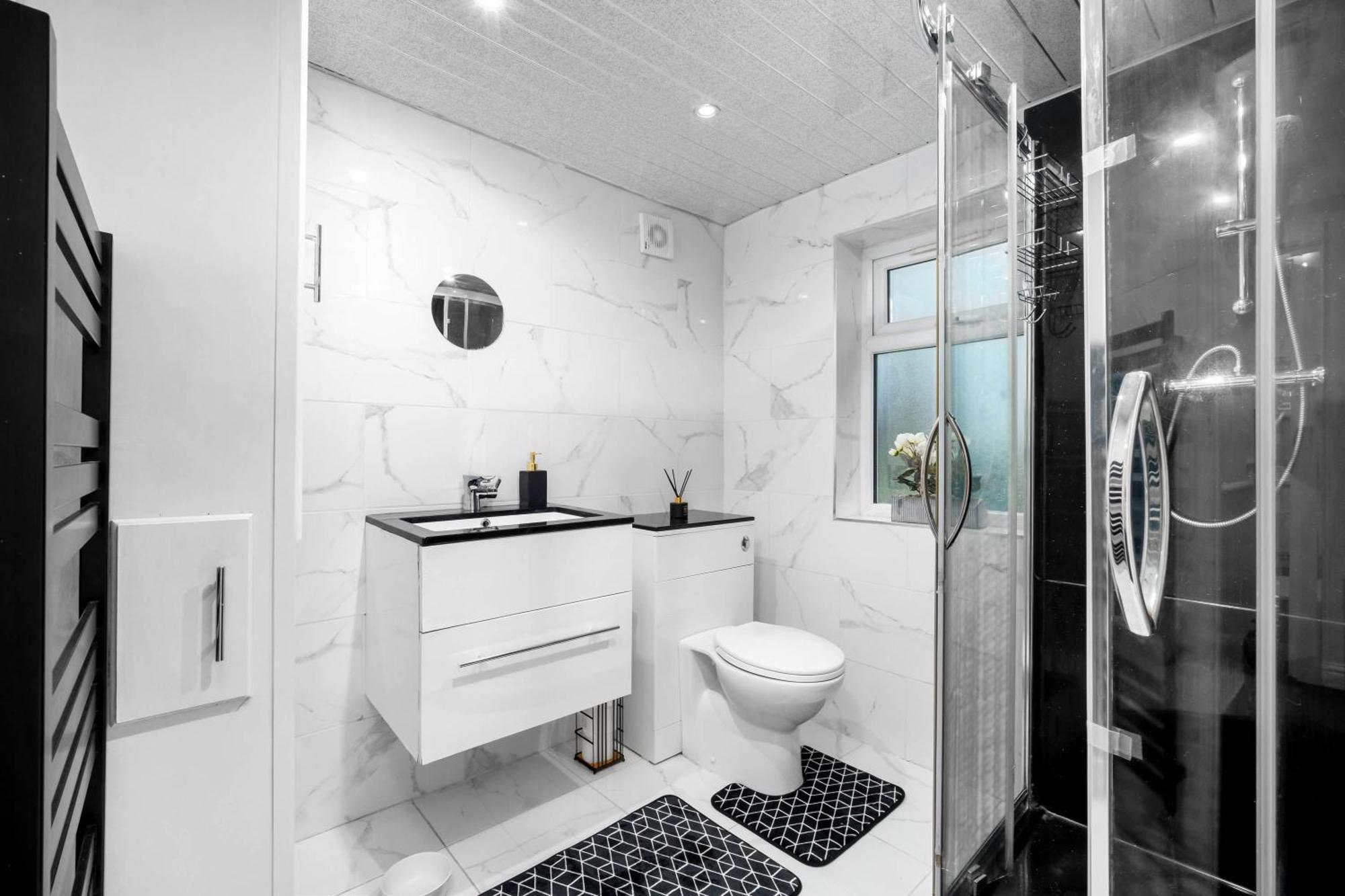 Harborne House, Perfect For Contractors & Families, Sleeps 8 Holiday home Birmingham