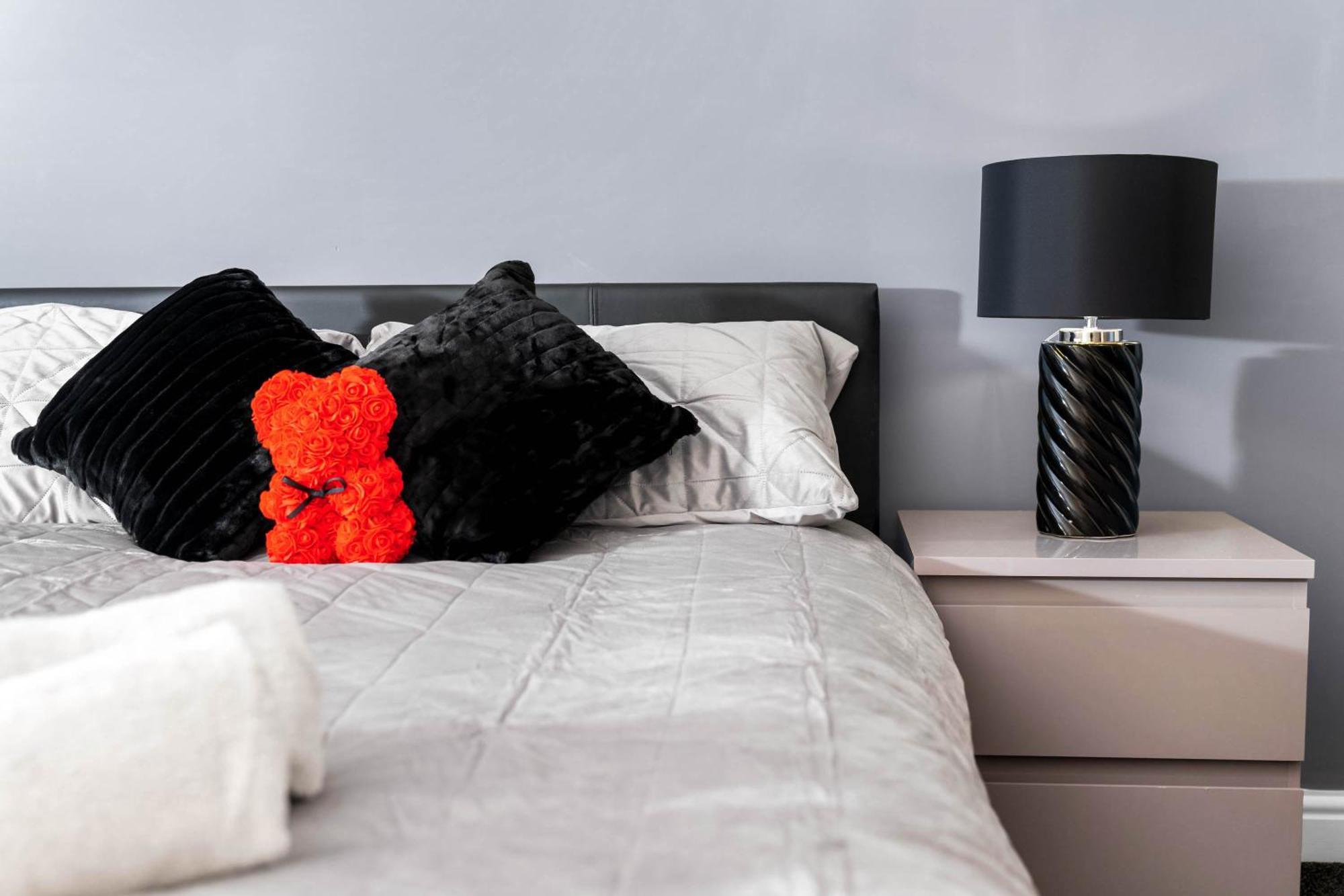 Harborne House, Perfect For Contractors & Families, Sleeps 8 *